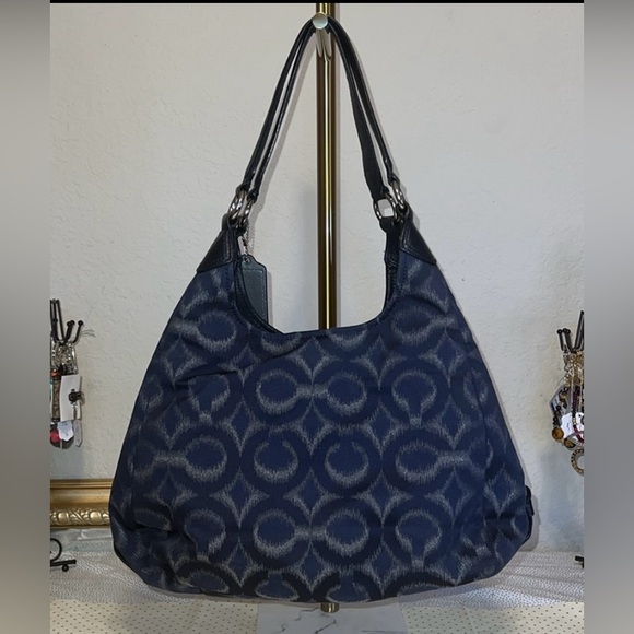 COACH Textured leather Hobo style shoulder bag with 2 hang tags - Picture 2 of 14